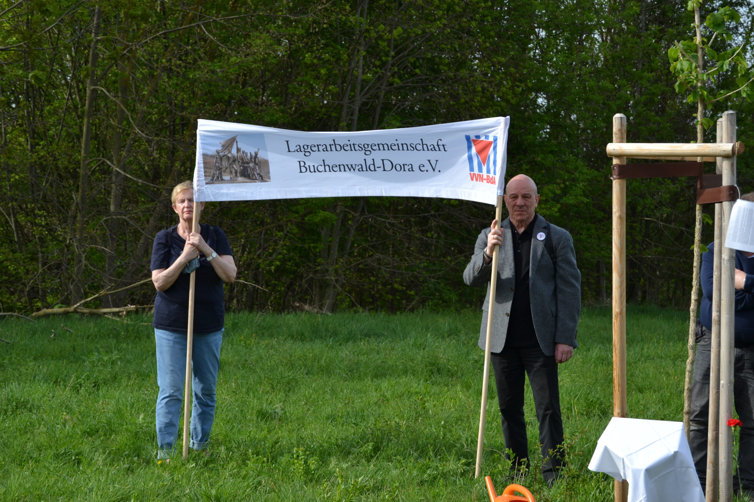 Inklusives Gedenkprojekt „1000 Buchen“ 88. Pflanzaktion im Rahmen der Gedenkfeierlichkeiten zum 79. Jahrestag zur Selbstbefreiung des KZ Buchenwald